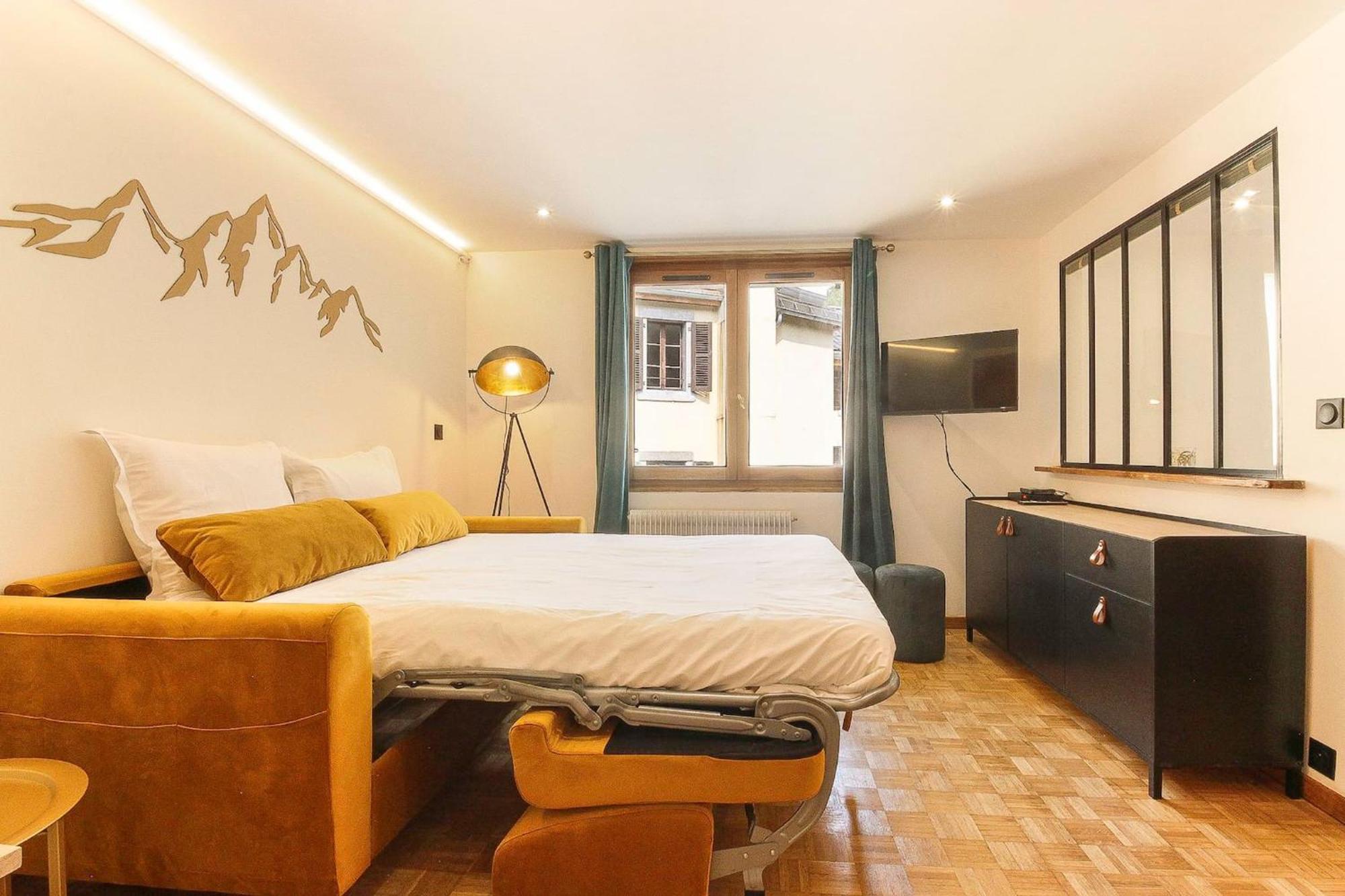 Bellevarde Apt - Newly Renovated - Central - Beside Tmb Start/End 레우쉬 외부 사진