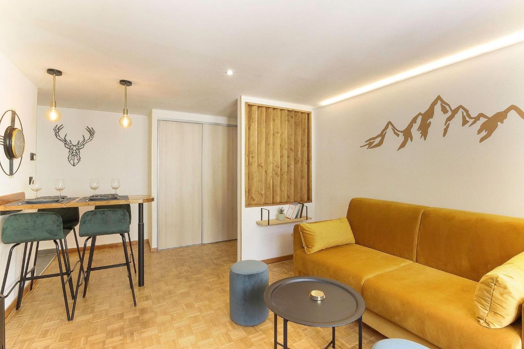 Bellevarde Apt - Newly Renovated - Central - Beside Tmb Start/End 레우쉬 외부 사진