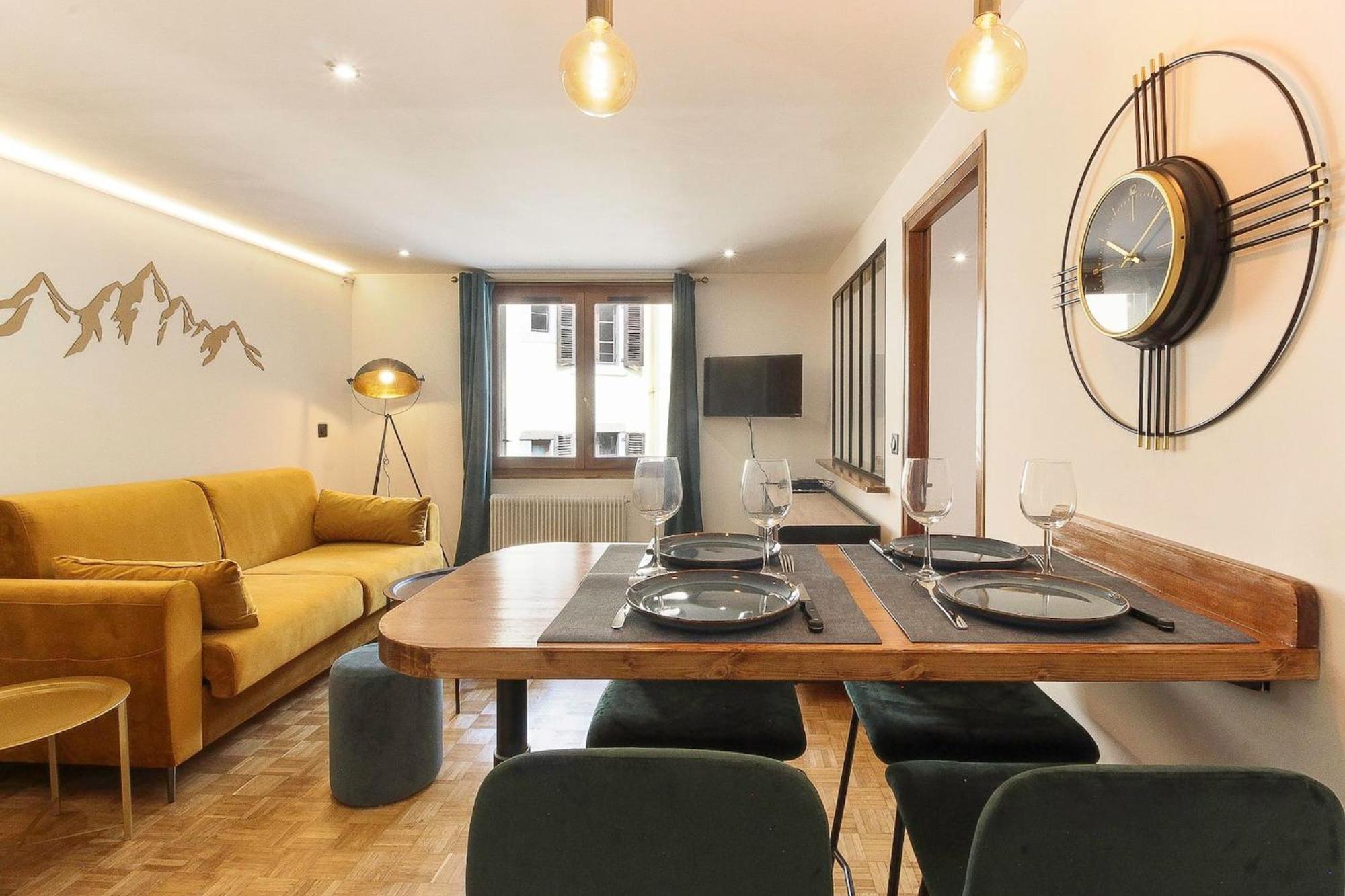 Bellevarde Apt - Newly Renovated - Central - Beside Tmb Start/End 레우쉬 외부 사진