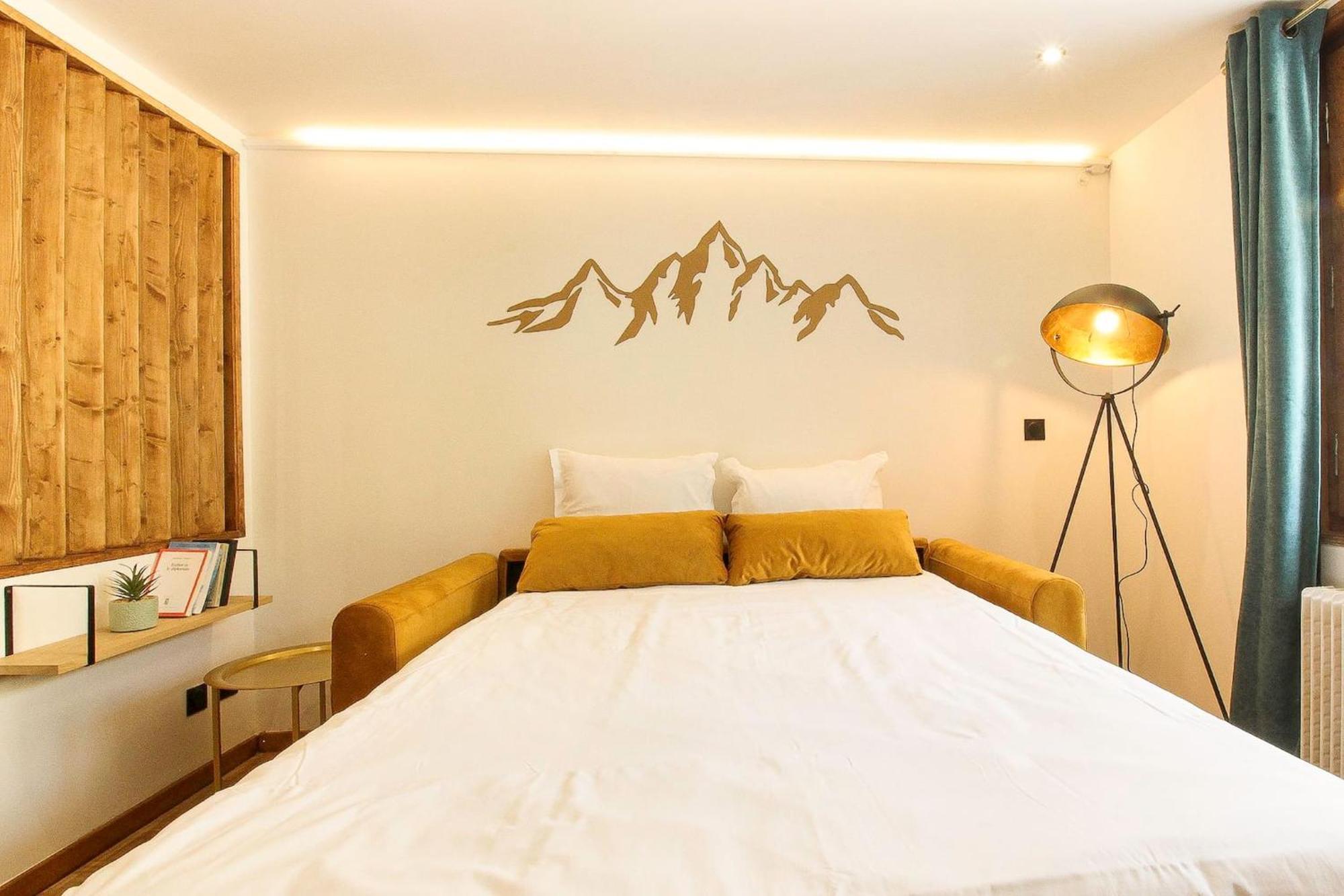 Bellevarde Apt - Newly Renovated - Central - Beside Tmb Start/End 레우쉬 외부 사진