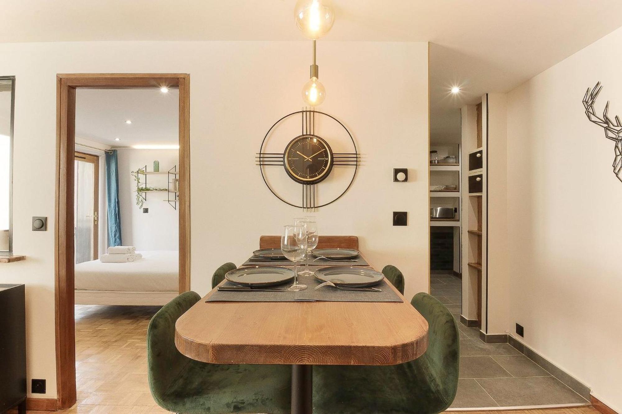 Bellevarde Apt - Newly Renovated - Central - Beside Tmb Start/End 레우쉬 외부 사진