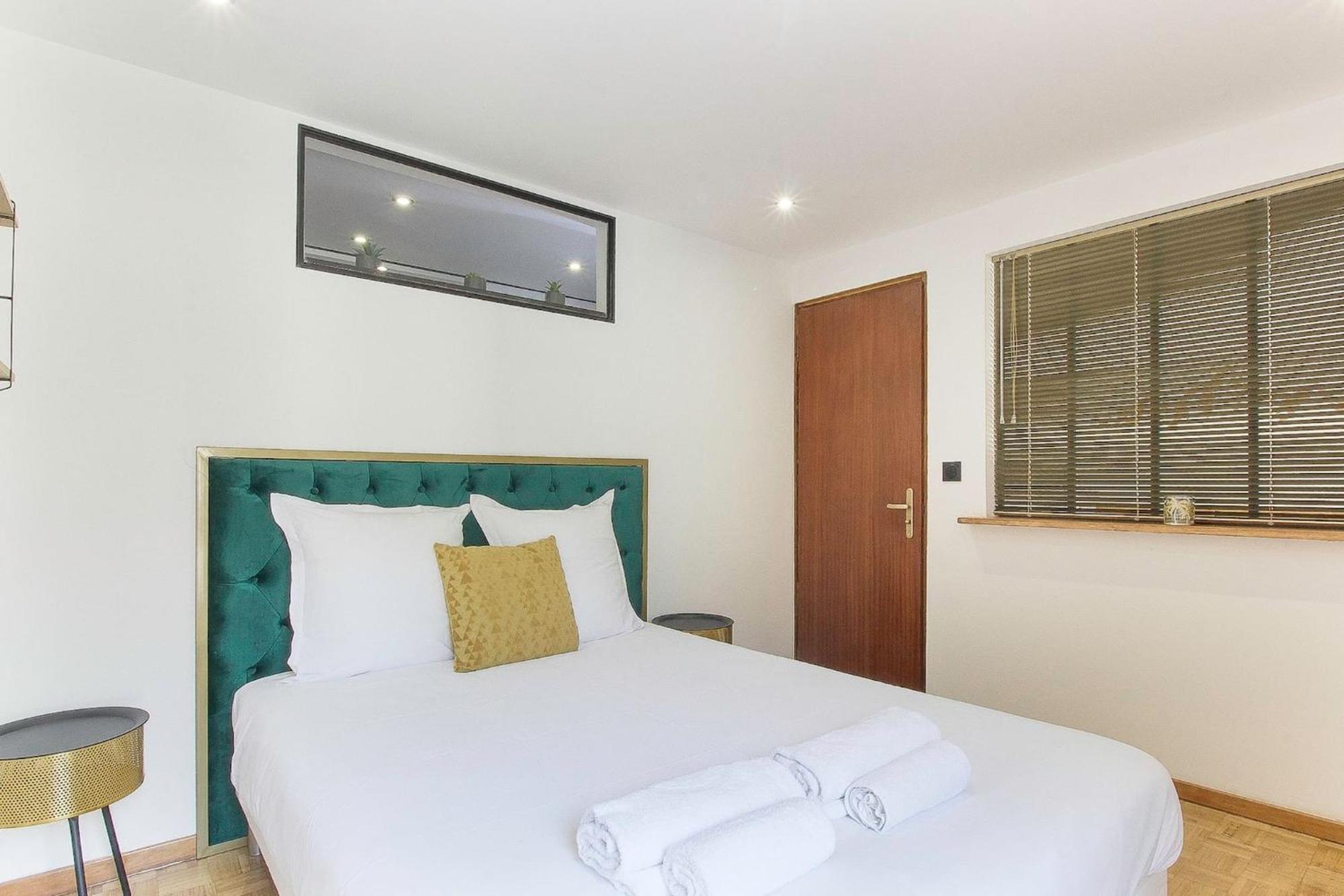 Bellevarde Apt - Newly Renovated - Central - Beside Tmb Start/End 레우쉬 외부 사진