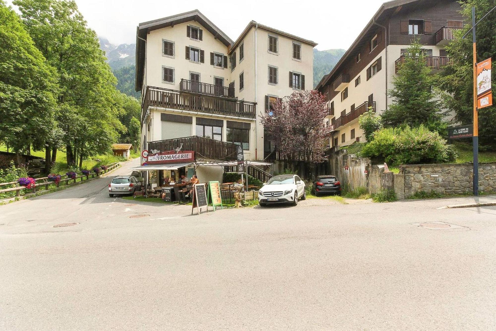 Bellevarde Apt - Newly Renovated - Central - Beside Tmb Start/End 레우쉬 외부 사진