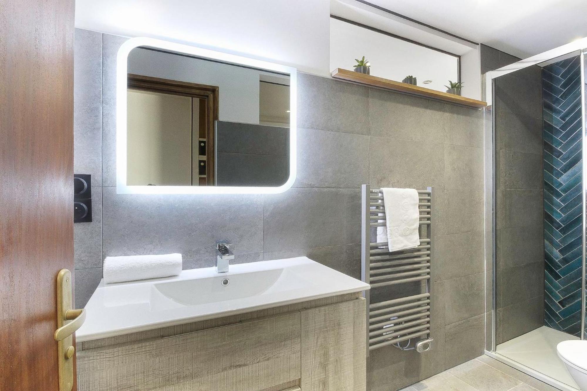 Bellevarde Apt - Newly Renovated - Central - Beside Tmb Start/End 레우쉬 외부 사진