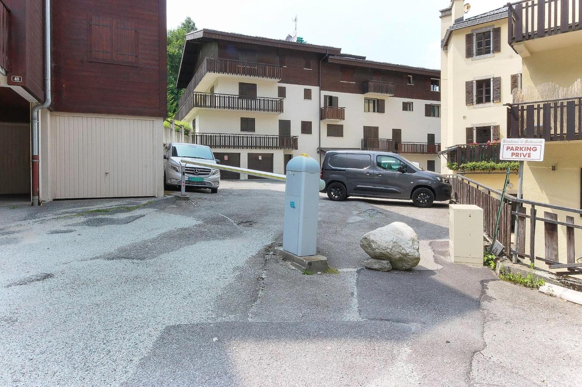 Bellevarde Apt - Newly Renovated - Central - Beside Tmb Start/End 레우쉬 외부 사진